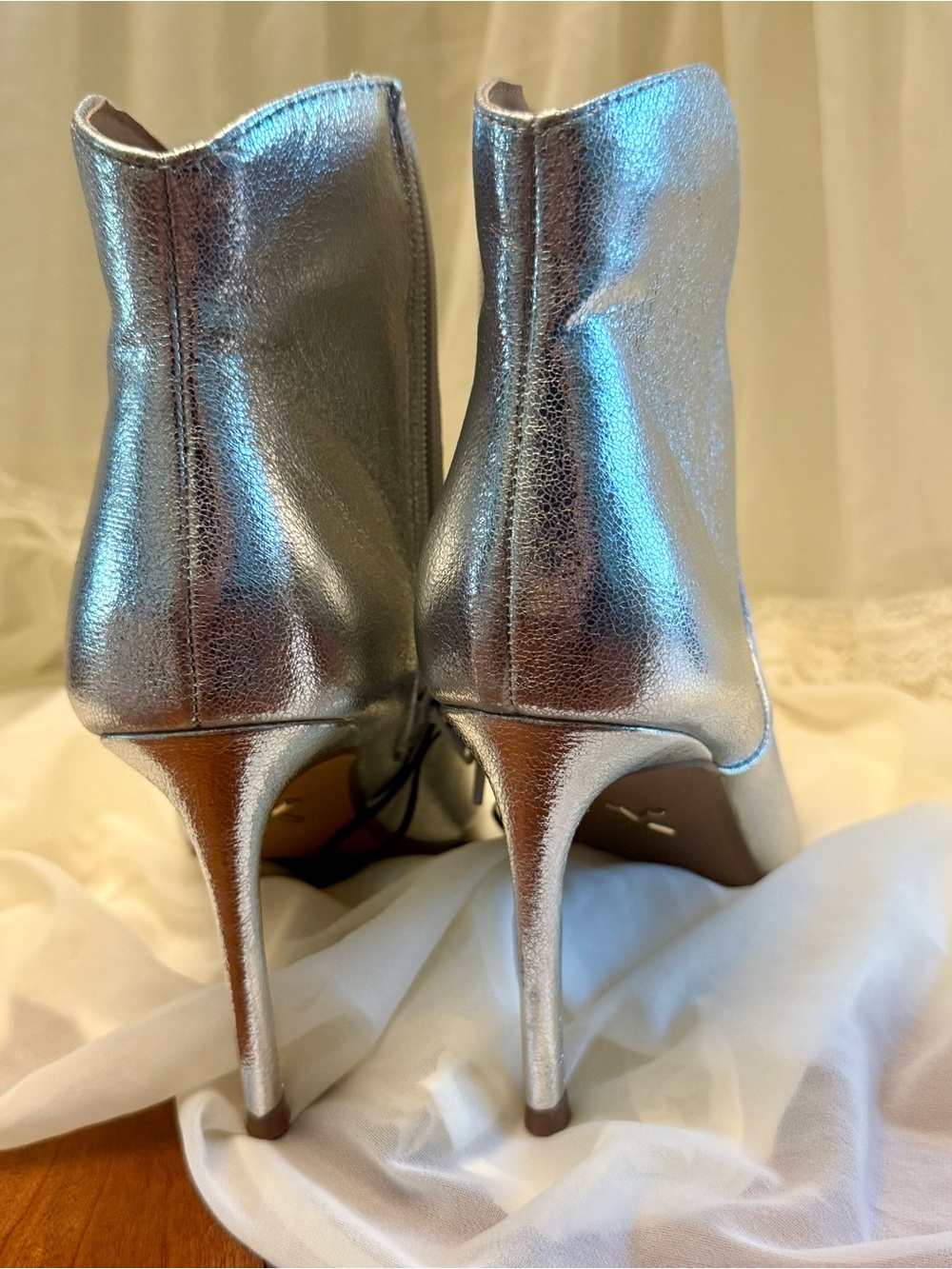 Express 8.5 Metallic Silver Pointed Toe Ankle Boots with Western Design NEW